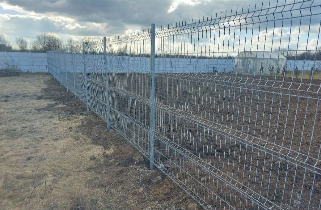 Construim gardurii și împrejmuim terenuri la comanda clientului