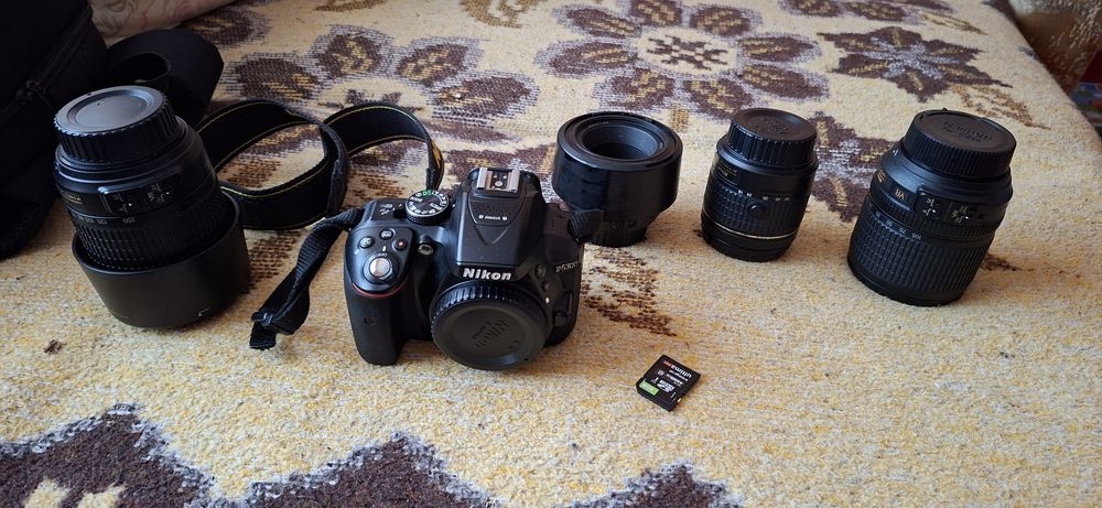 Vând Nikon d5300 stare buna de functionare cu tot  cu 4 obiective