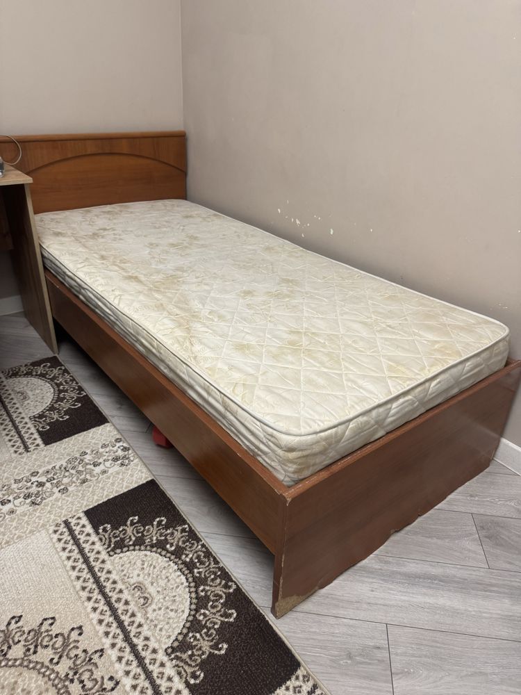 Одинарный кровать с матрасом