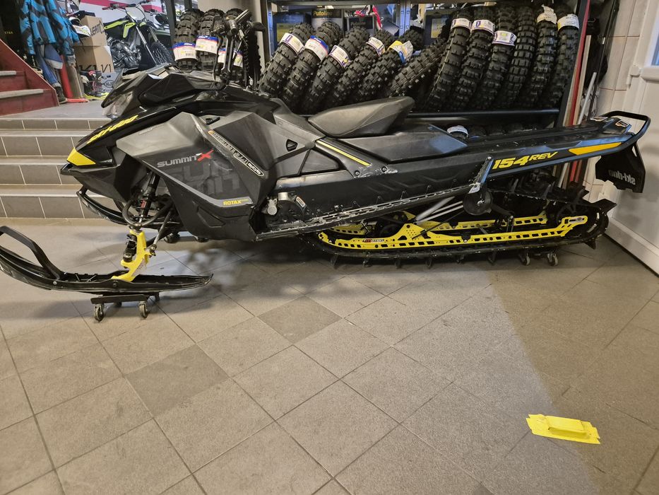2017 Ski Doo Summit X 154