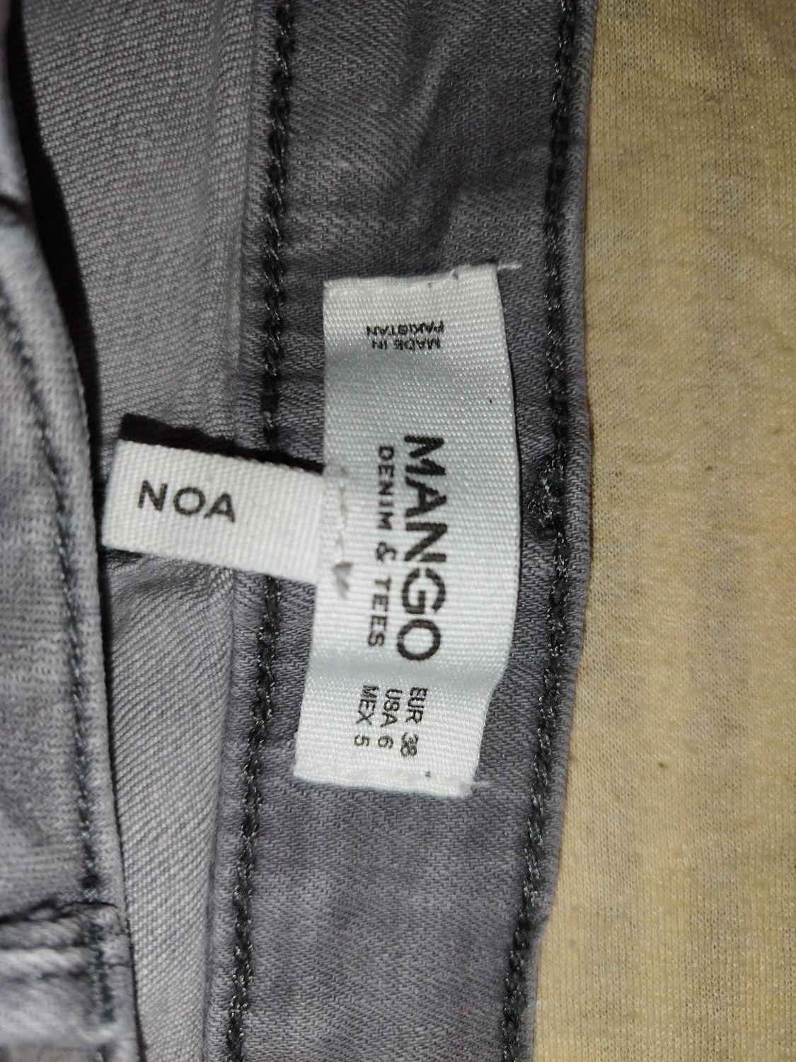 Сиви дънки на MANGO