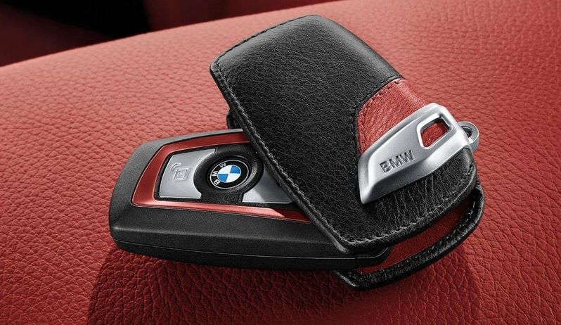 Husa cheie originala Bmw piele neagra/rosie