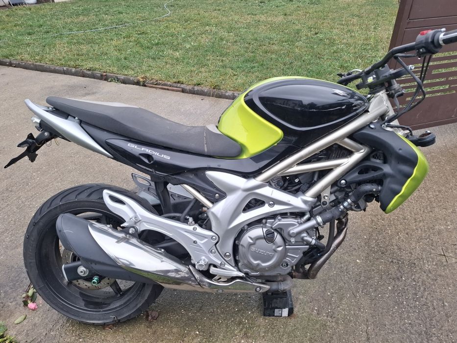 Dezmembrez sau vand întreg Suzuki SFV 650 Gladius
