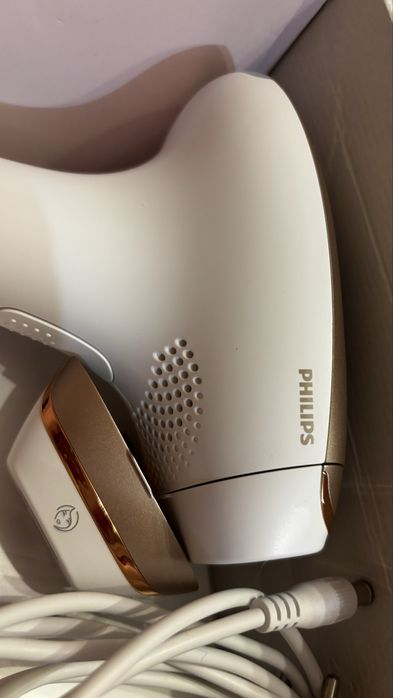 Фотоепилатор Philips Lumea BRI924