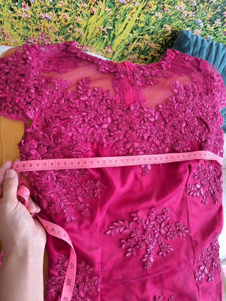 Rochie midi făcută pe comandă, roz fuchsia, este un s-m