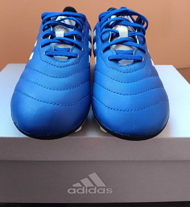 Нови детски обувки за футбол Adidas