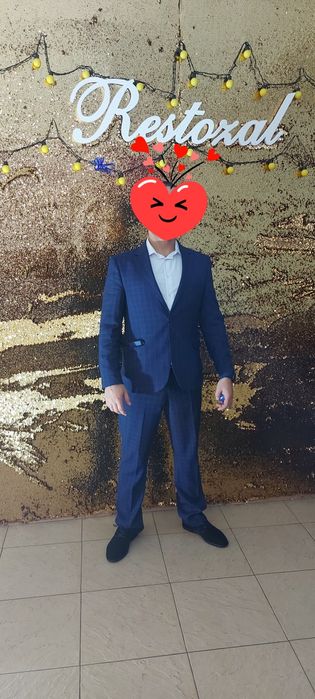 Продаю мужской костюм с рубашкой