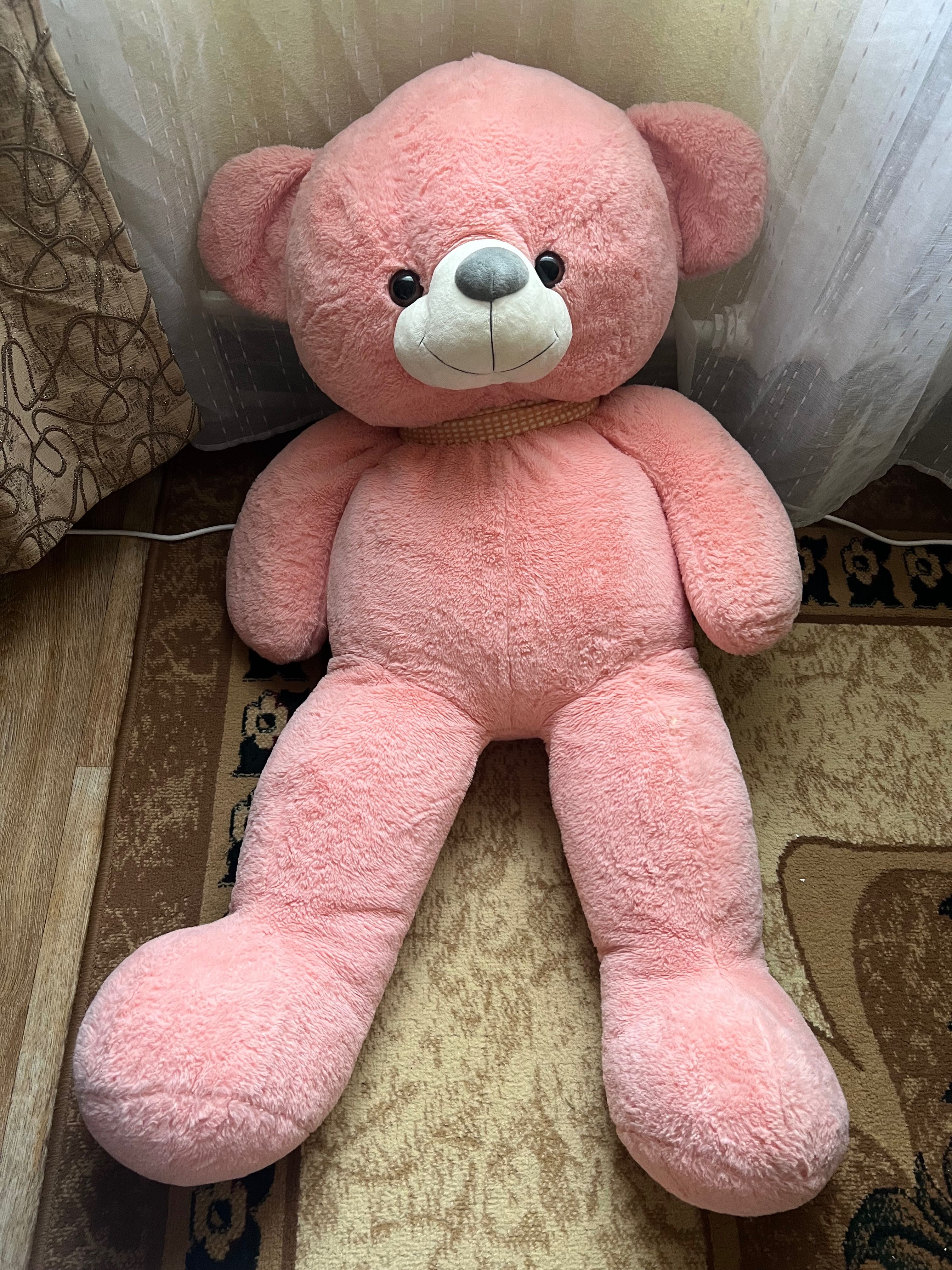 Розовый медвежонок - мягкая игрушка 110 см .