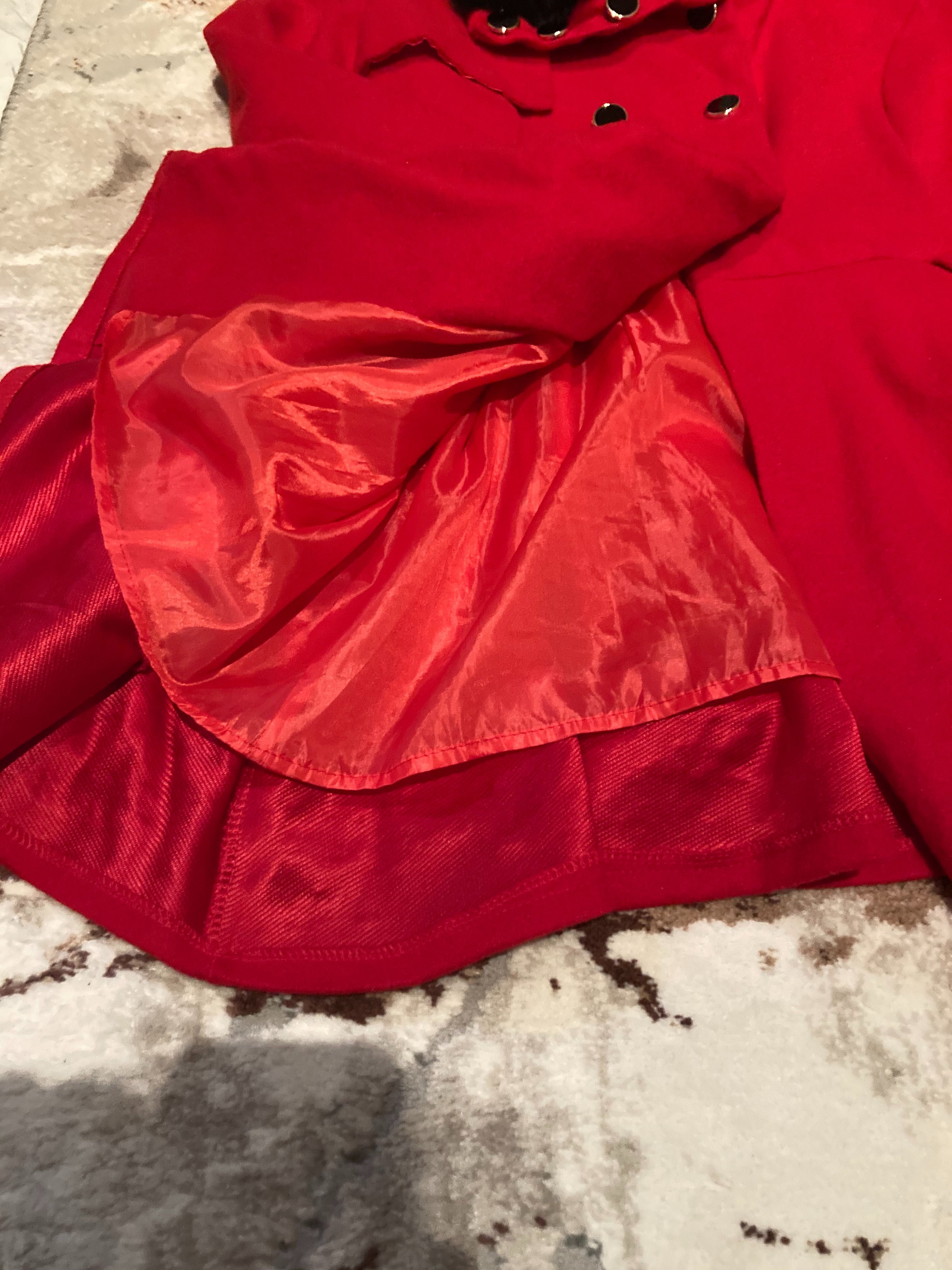 Дамско червено палто - ново размер М