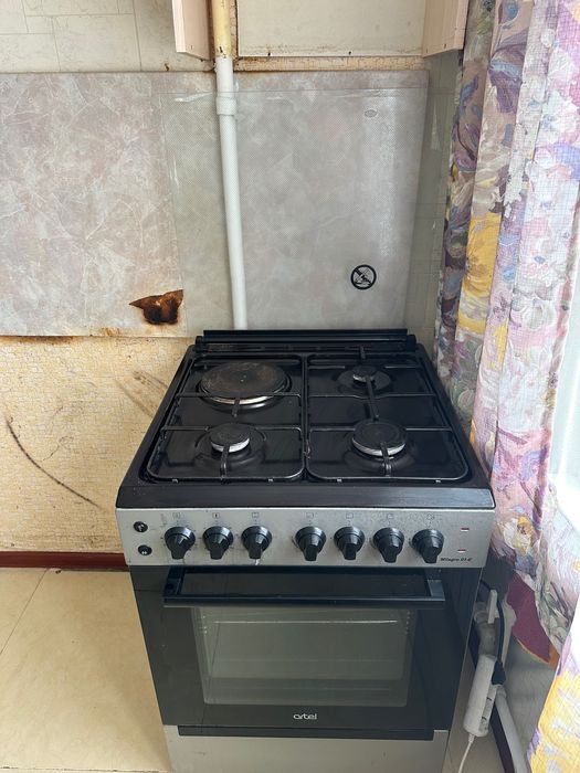Продам газ плиту
