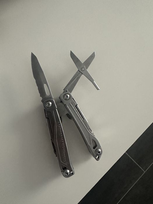 Briceag multifunctional Leatherman Wingman
