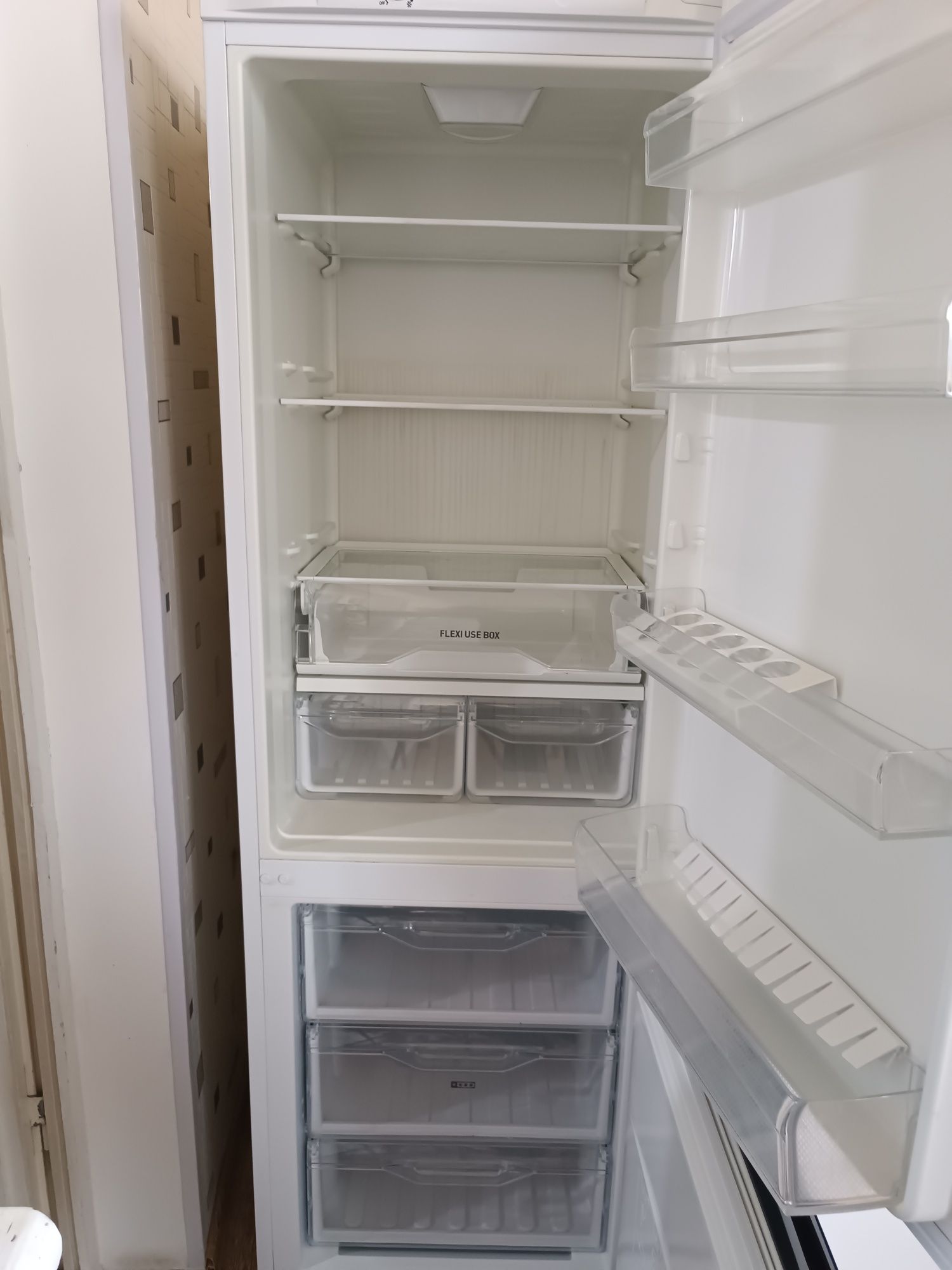 Продам холодильник Индезит в отличном состоянии