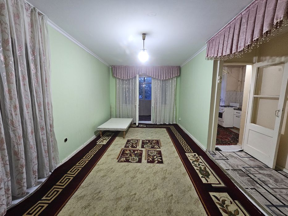 Фрунзенский масивда 2 хонали квартира сотилади