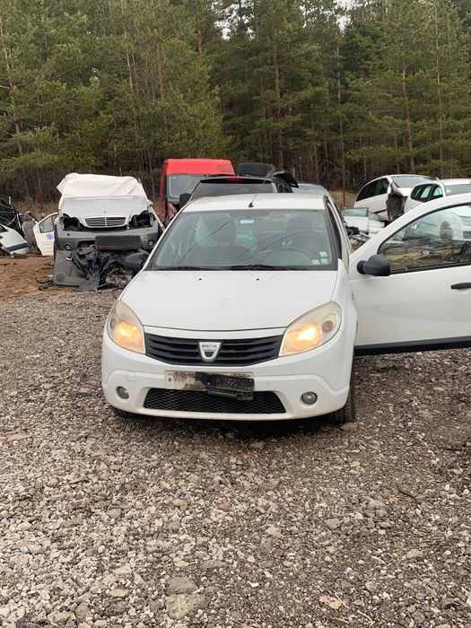 Dacia Sandero 1.2 75кс 2012г