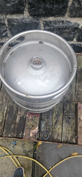 Vând butoi de bere inox 50 L și 30 L