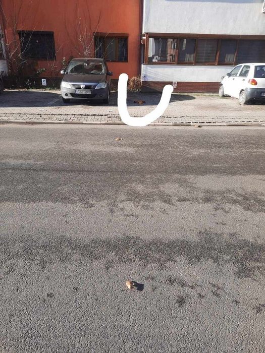 Închiriez loc de parcare