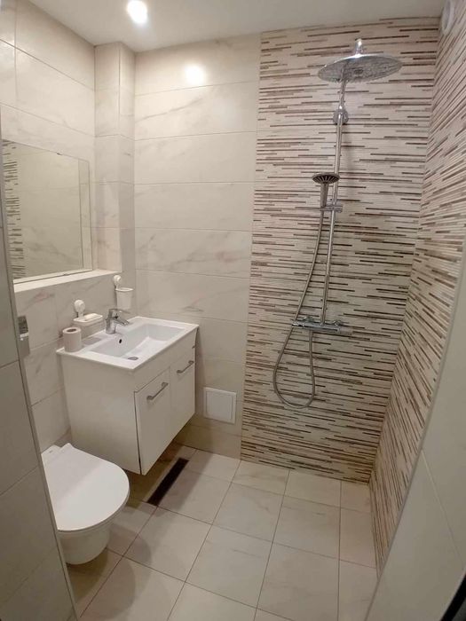 Дава се под наем Двустаен апартамент в Бургас, Център - 64 кв.м за 408 € - Снимка #3