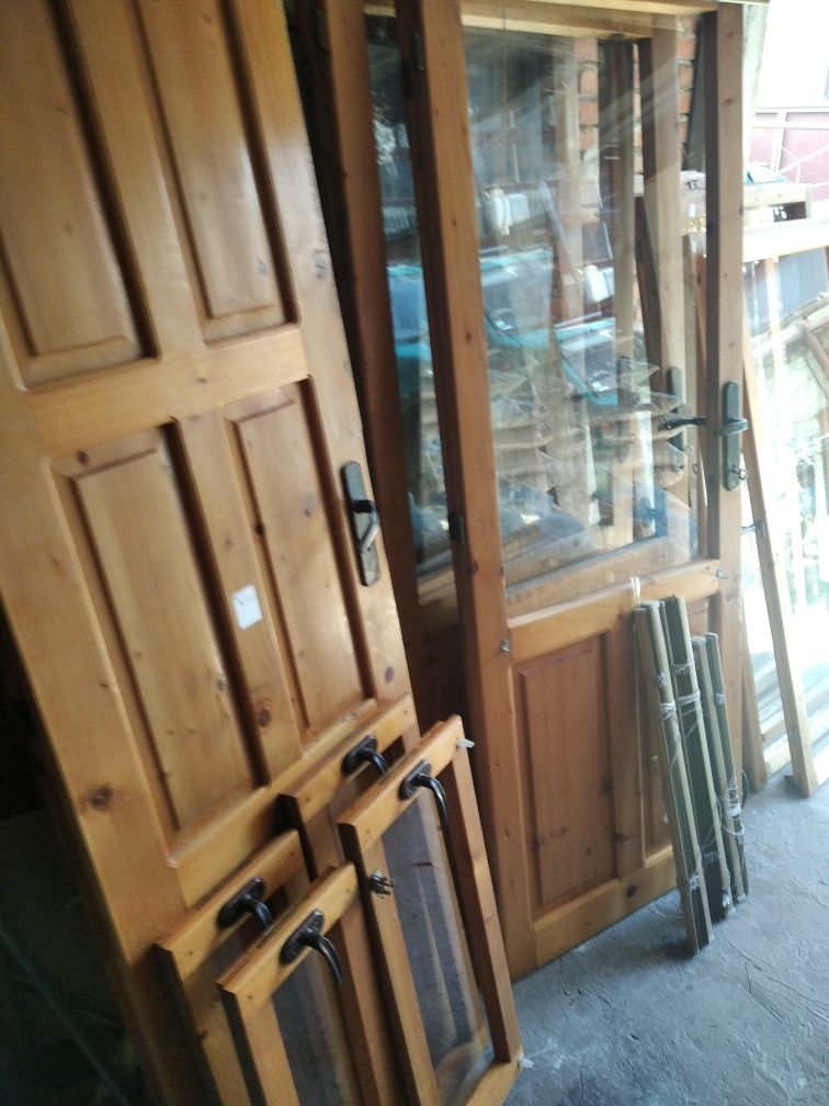 Дървена дограма с врати