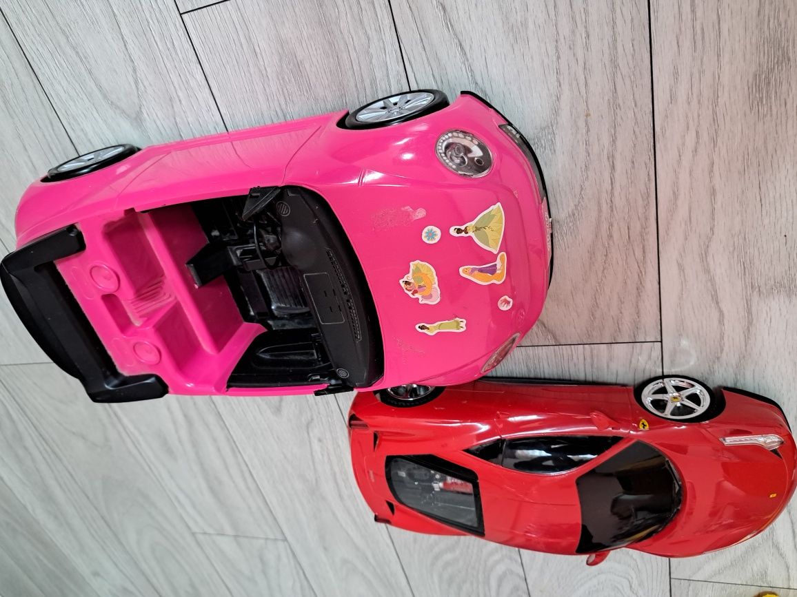 Masina Ferrari și Masina lui Barbie
