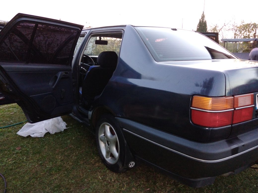 Vând VW Vento 1.8