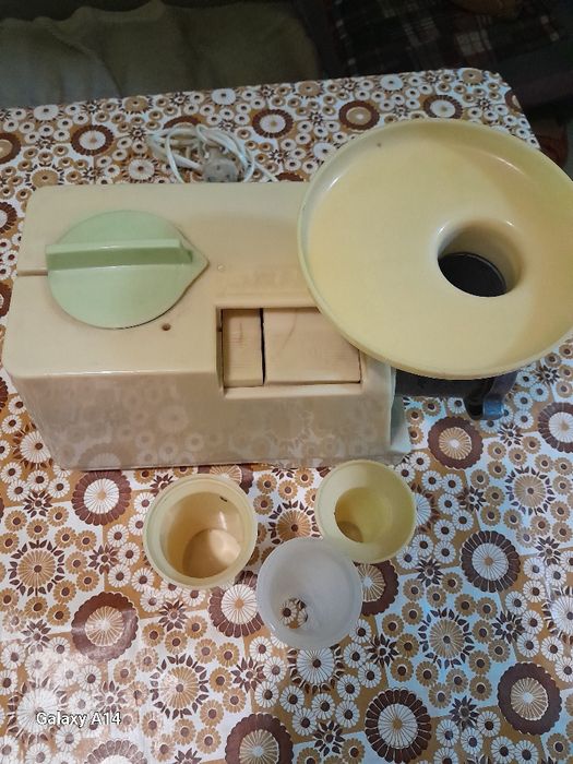 Электромясорубка " Южанка".