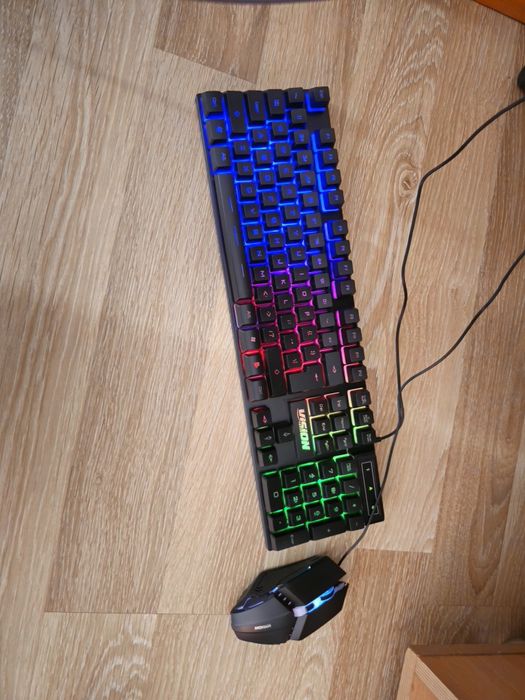 Tastatura  cu maus pentru gaming