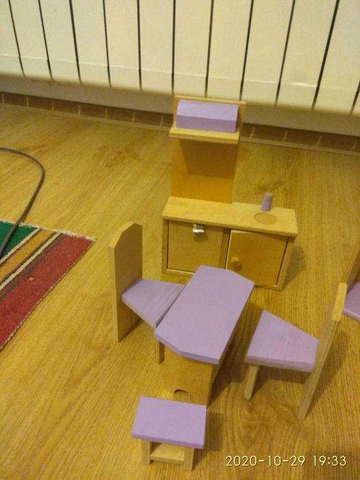 Дървена къща за кукли