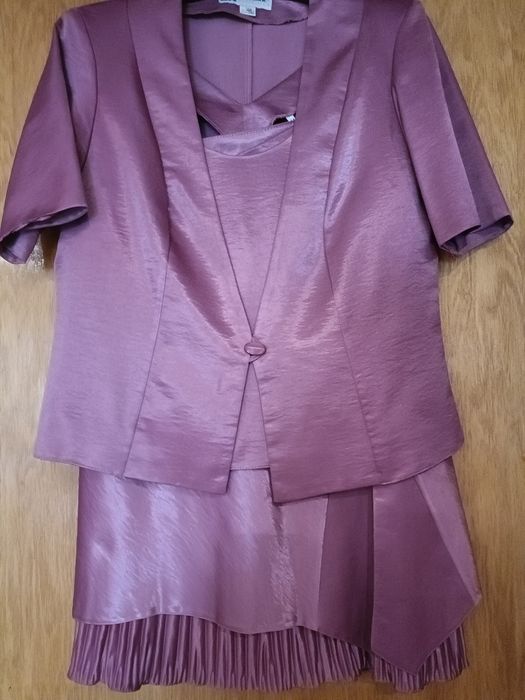 Costum foarte elegant format din trei piese