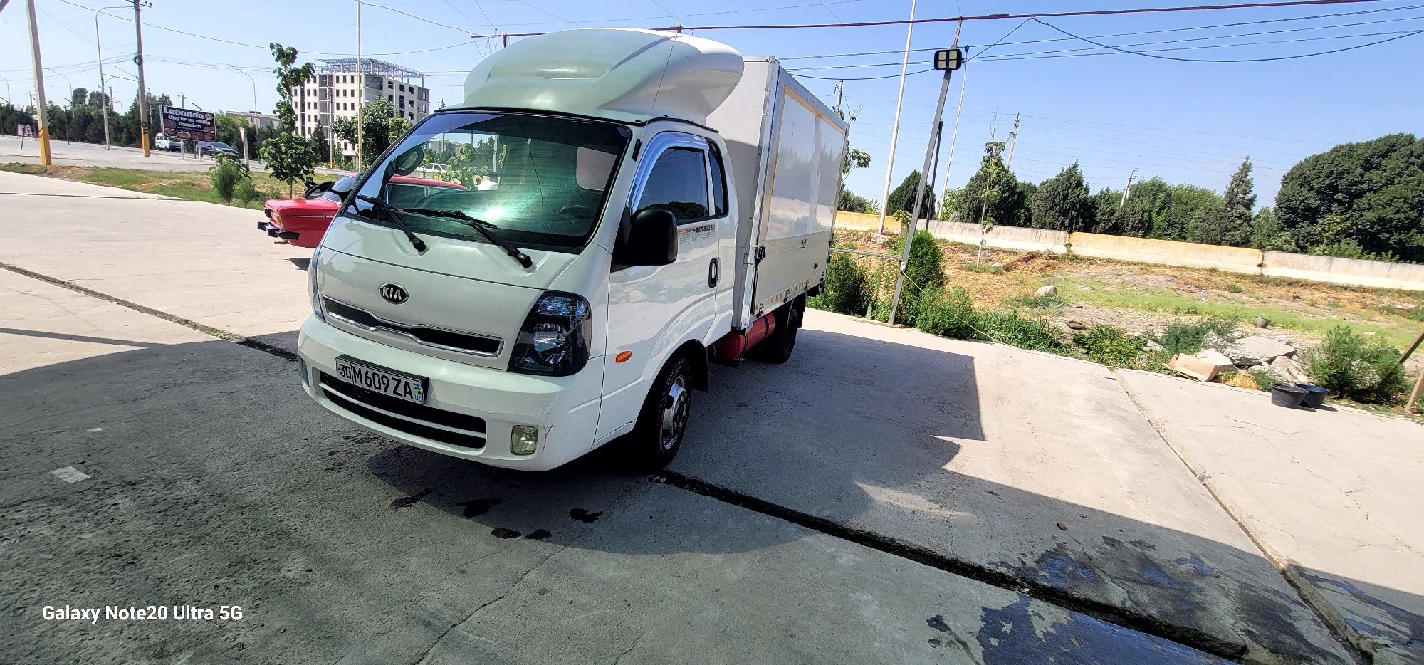 Kia bongo 1.200 sotiladi