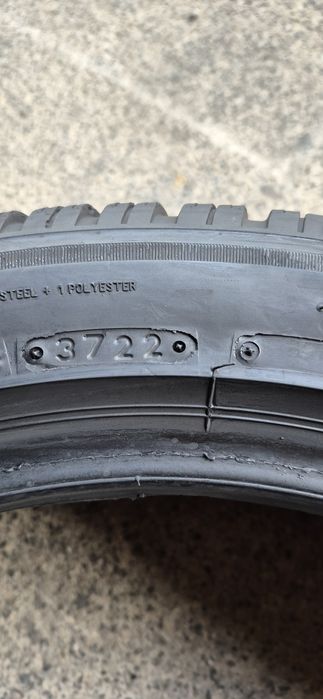 4 anvelope iarna Bridgestone 235/45/18.Pretul este pe bucata