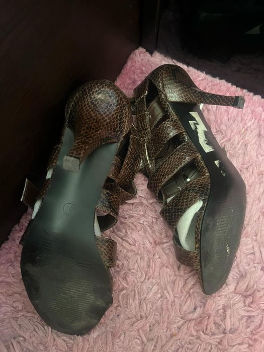 Дрехи обувки аксесоари