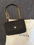 Черна чанта на Guess