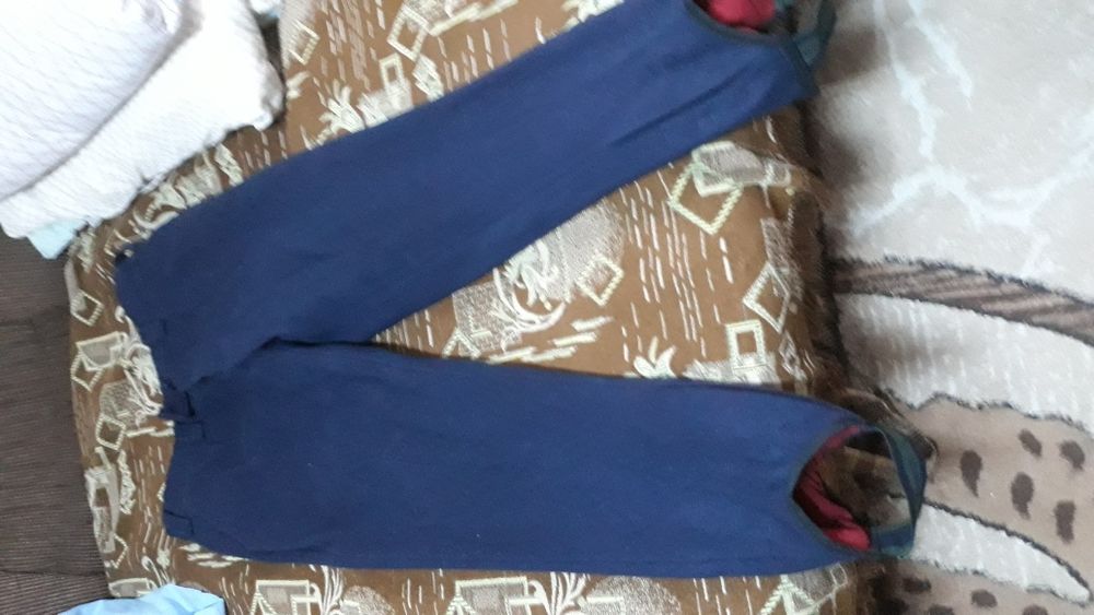 Pantaloni . Lungime exterior 100 cm ,circumferintala curea 100 cm,int