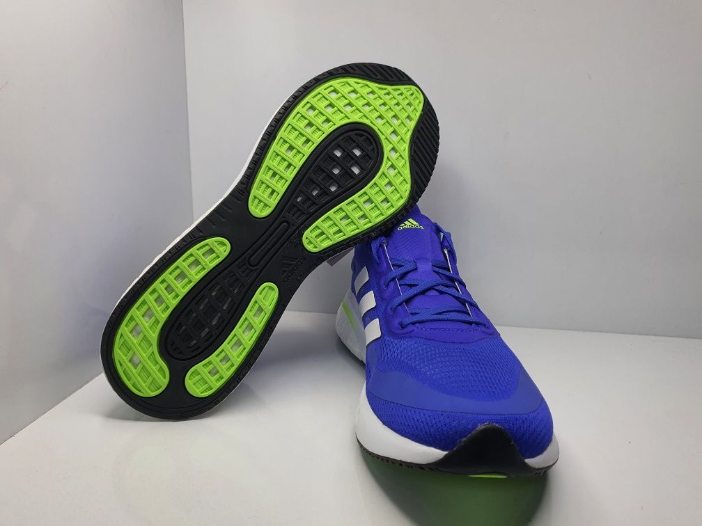 Маратонки Adidas SuperNova 

Чисто нови с кутия.

Размер 43 1/3 стелка