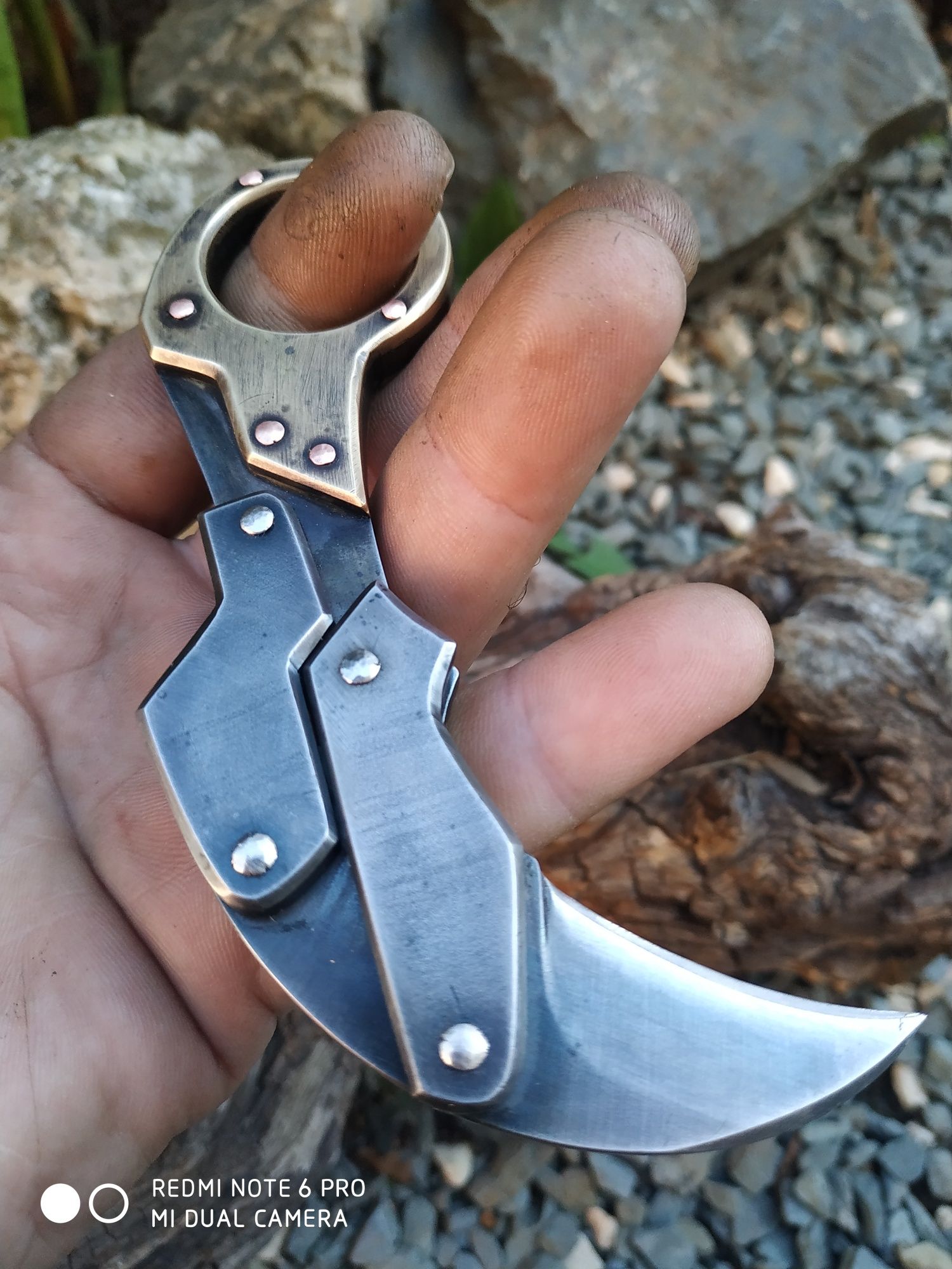 Karambit friction-folder