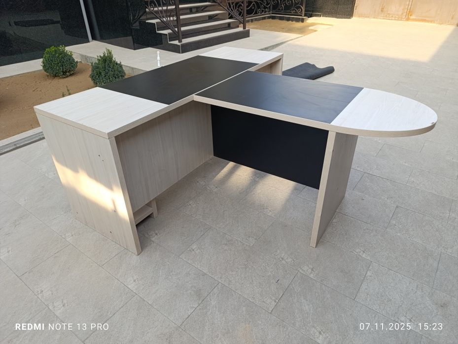 Продам директоский стол