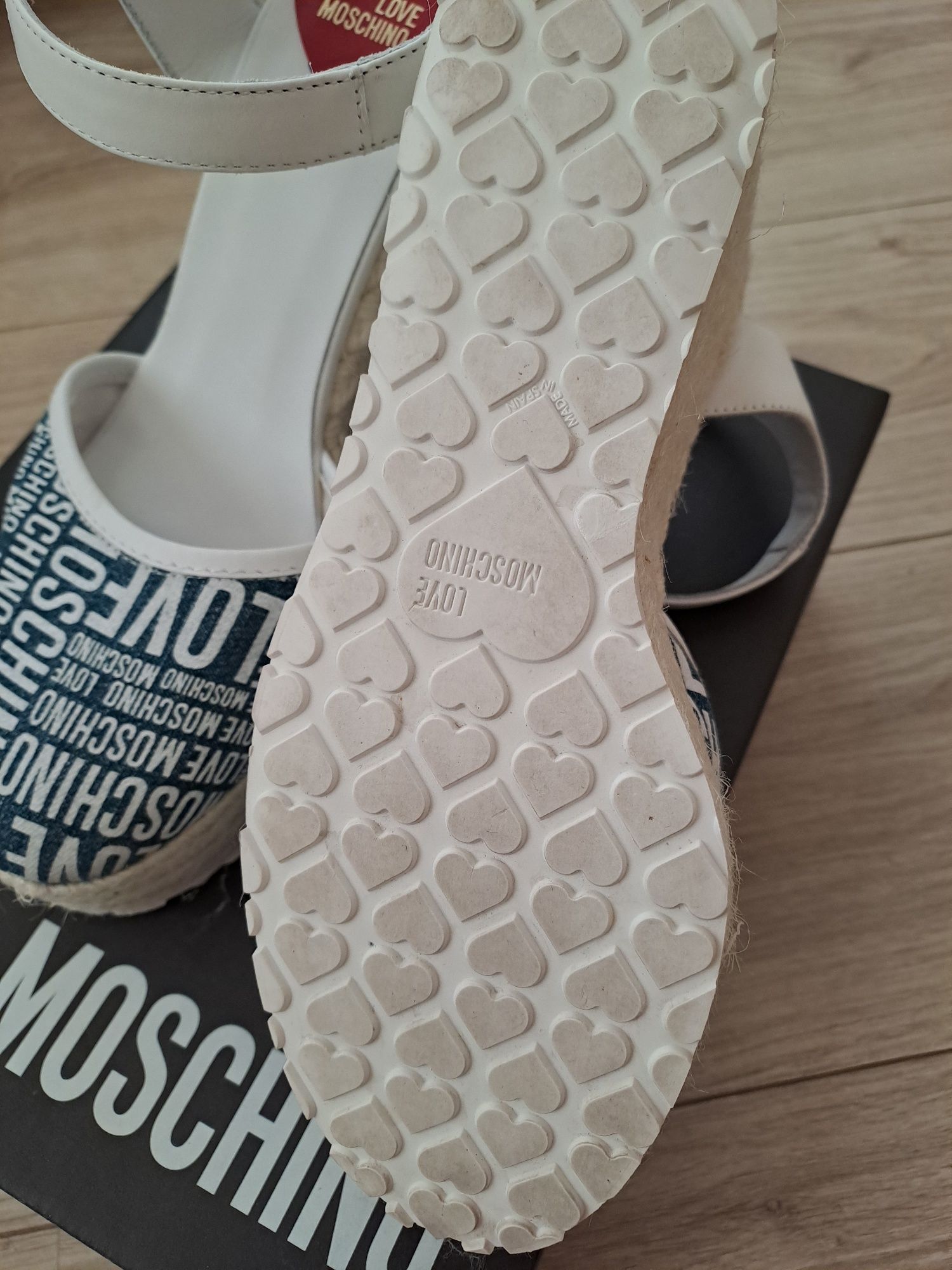 Love Moschino 170 лв.