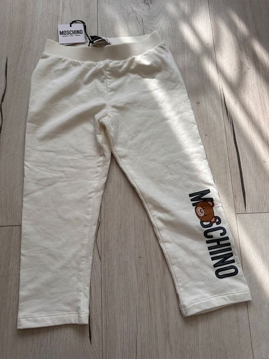 Спортен панталон на марката Moschino