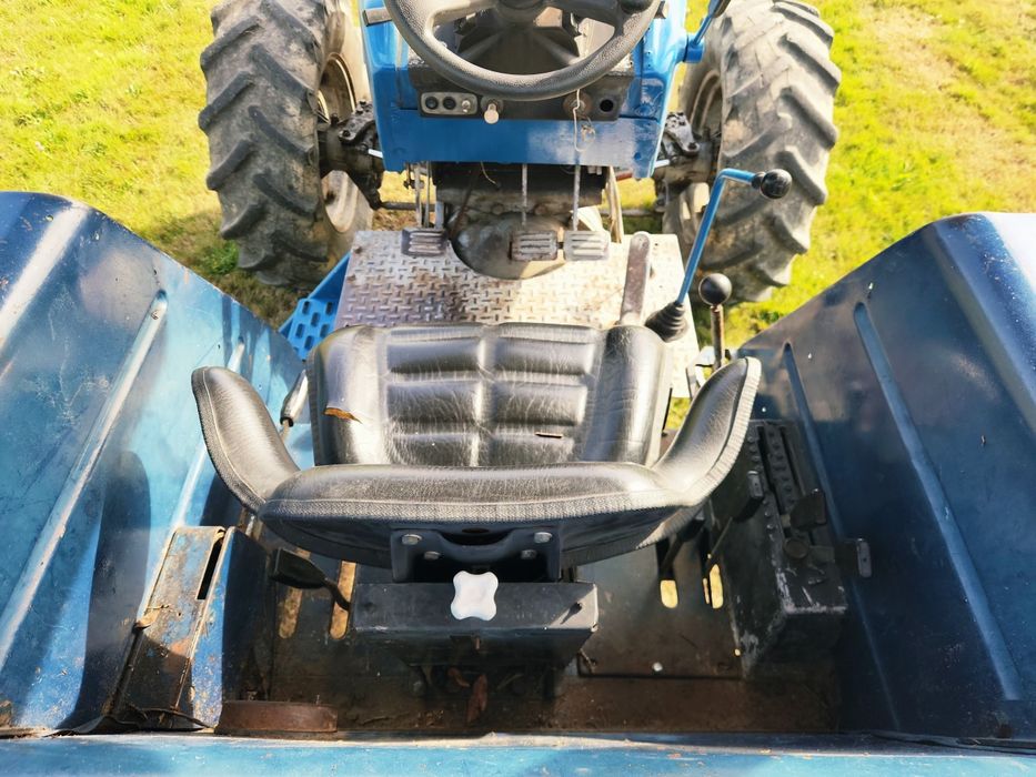 Tractor EBRO 6080 DT 4x4 motor Perkins în 4 pistosne de 80 cp