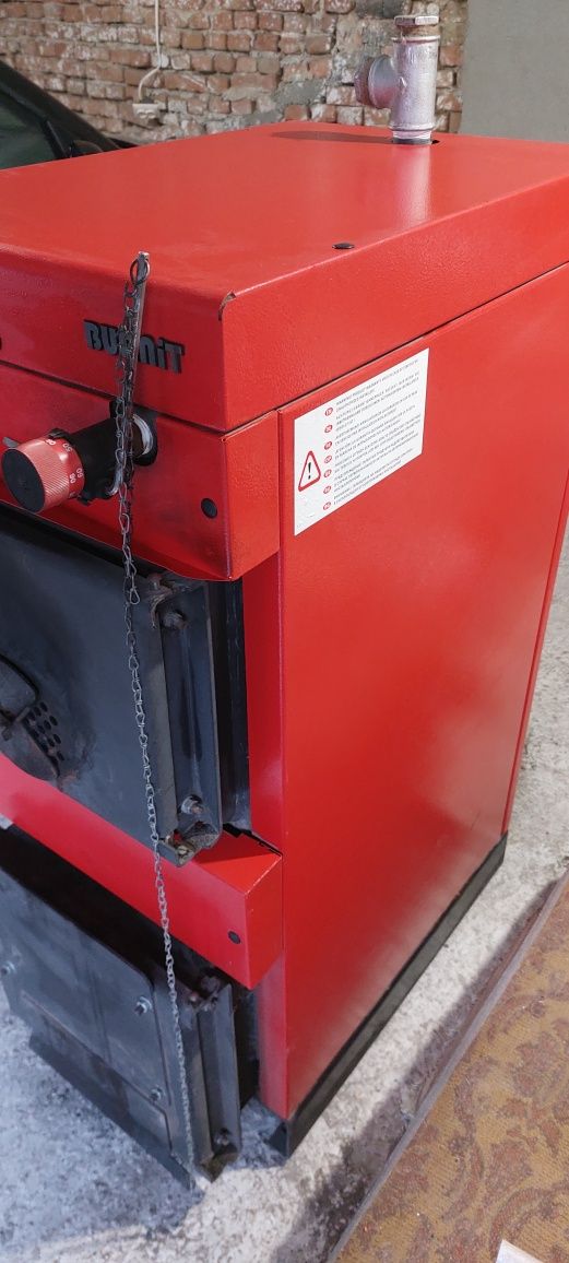 Котел на дърва Burnit 25 kW ползван 2 години. Работи перфектно.