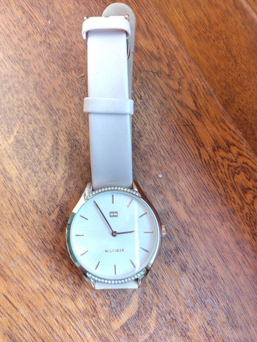 Дамски часовник Hilfiger ползван