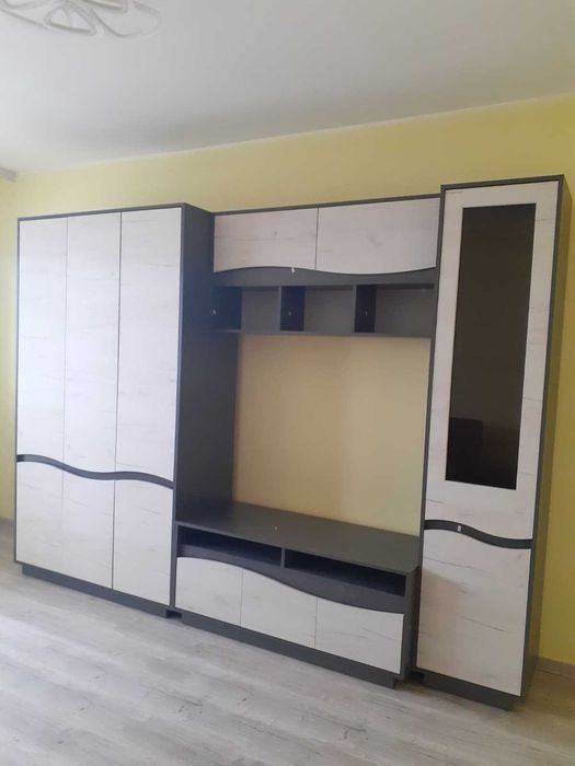 De închiriat  apartament 3 camere  renovat  – doar pe termen lung