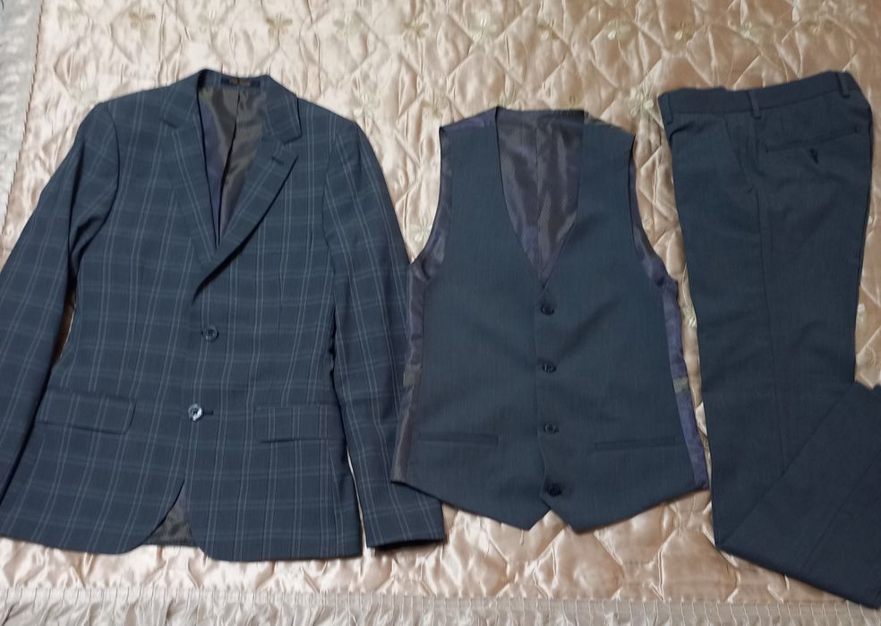 Костюм тройка  за 20000 тг