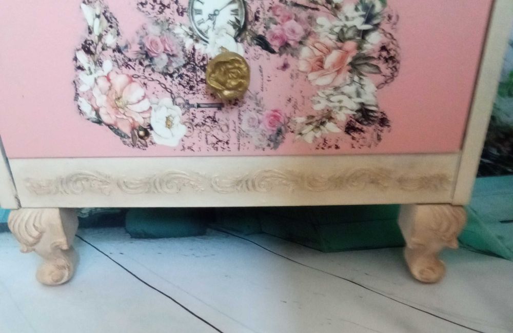 Реновирано нощно шкафче