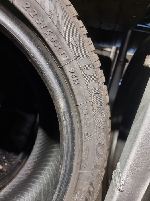 225 50 17 Iarna Dunlop runflat dot 39/18 adâncime profil 6,5mm.