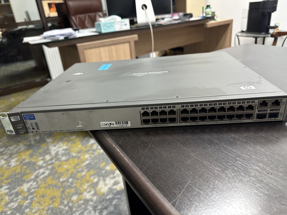 Switch HP ProCurve 2626 J4900B / 24x10/100 + 2 X SFP + 2x10/100/1000