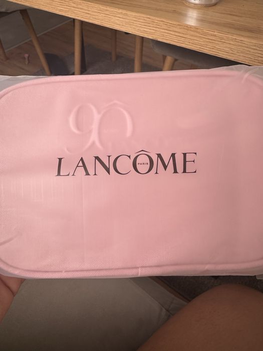 Нов, неотварян несесер Lancome