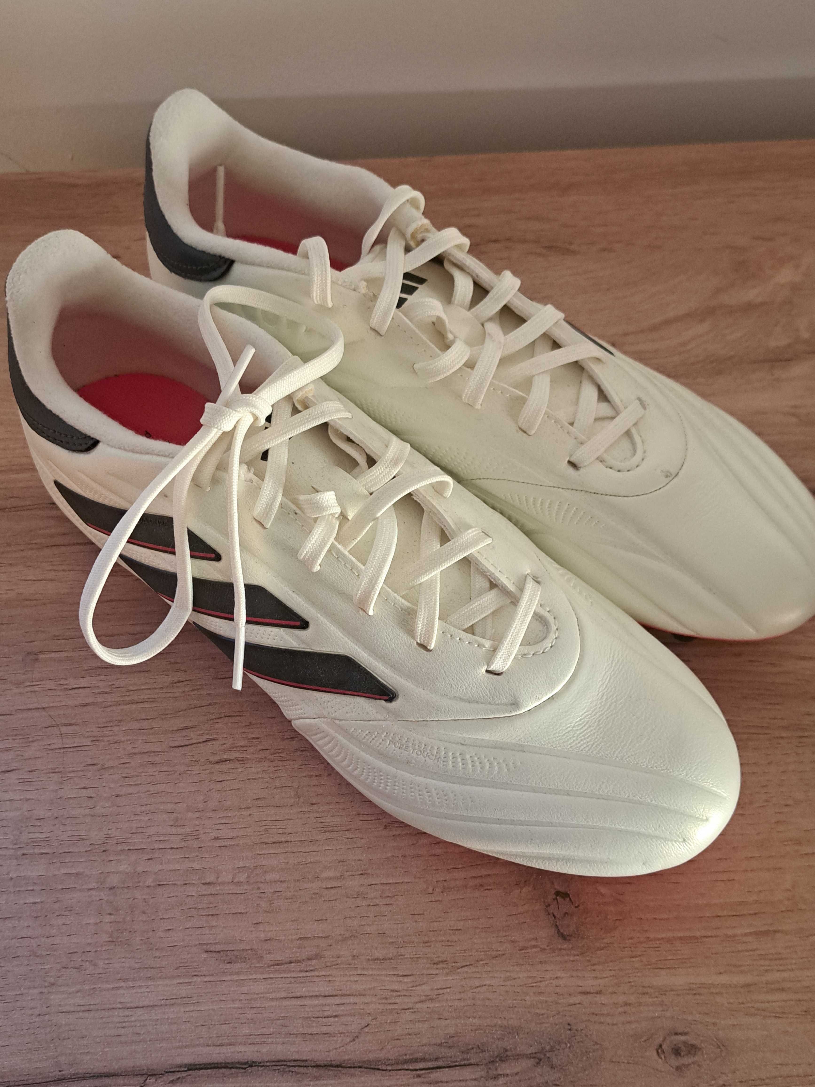 Crampoane fotbal NOI
