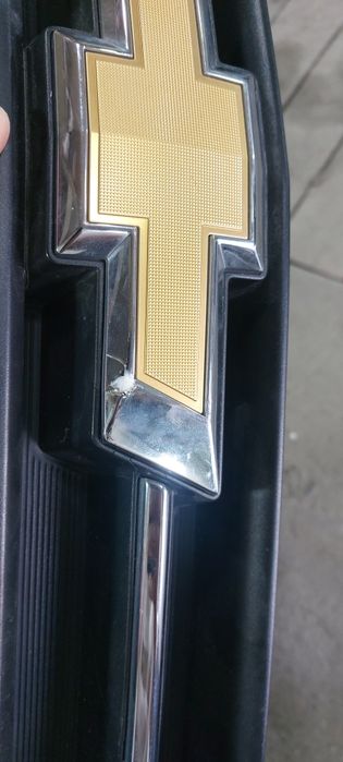 Облицовка Tracker 1 верхняя со значком