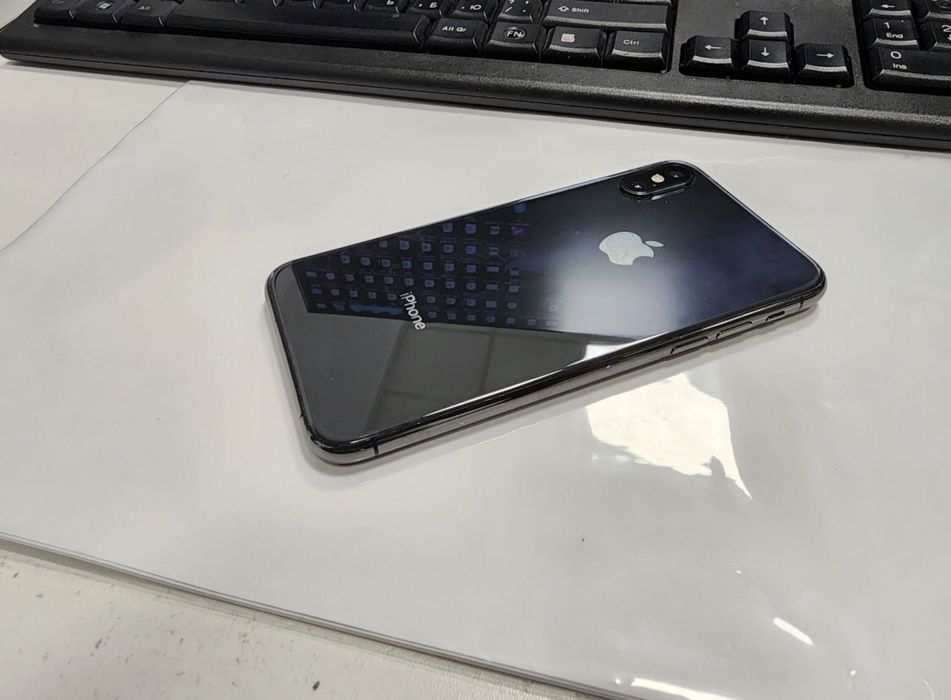 iPhone X в хорошем состоянии